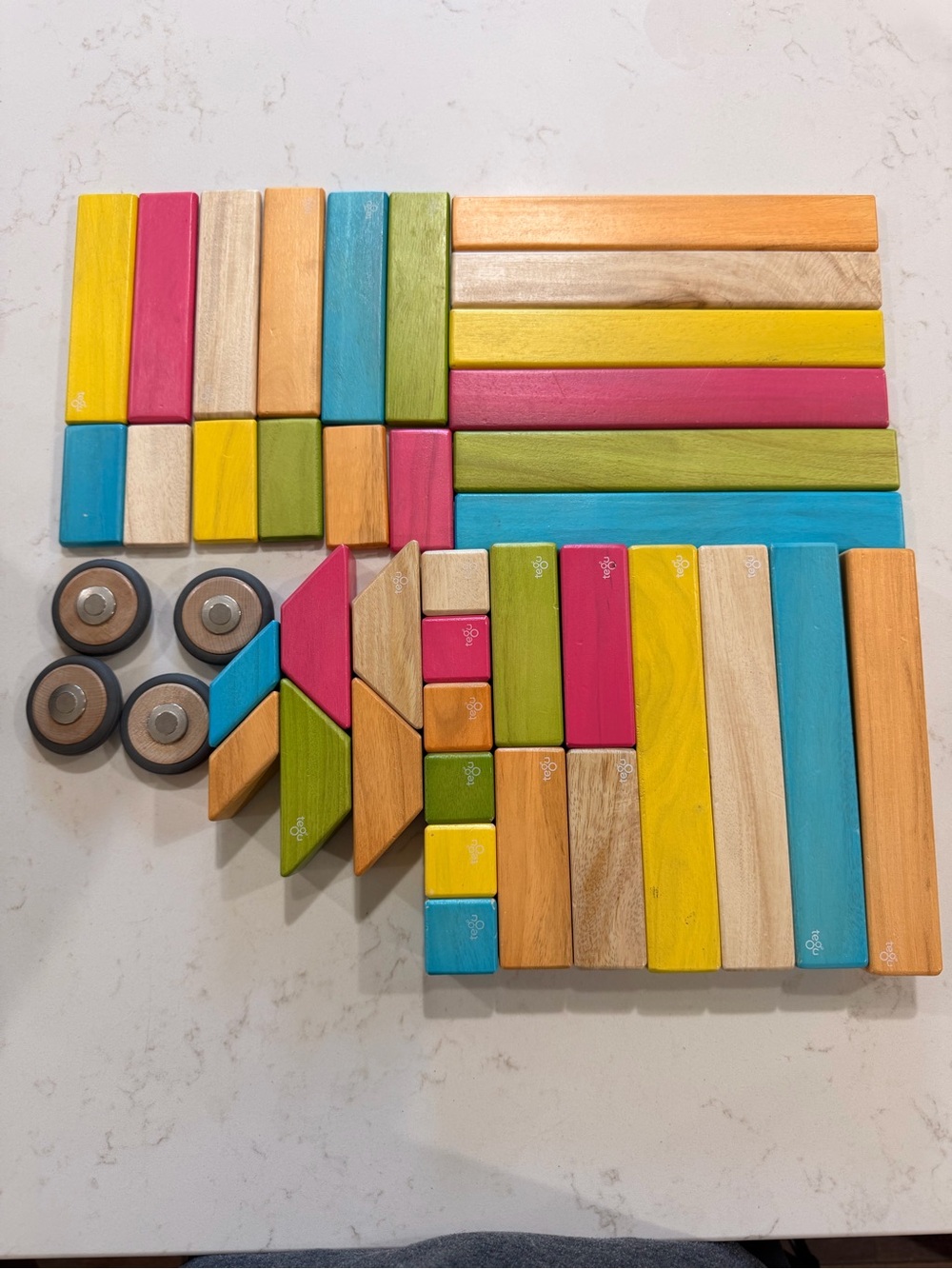 Tegu magnetic block set with wheels